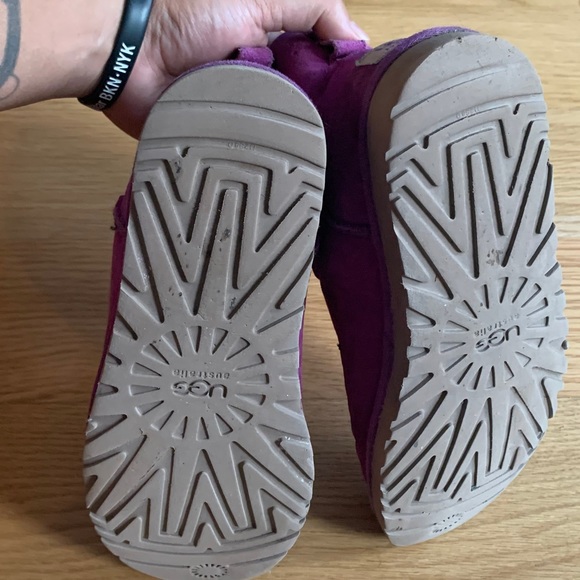 Used UGGS - Picture 3 of 6